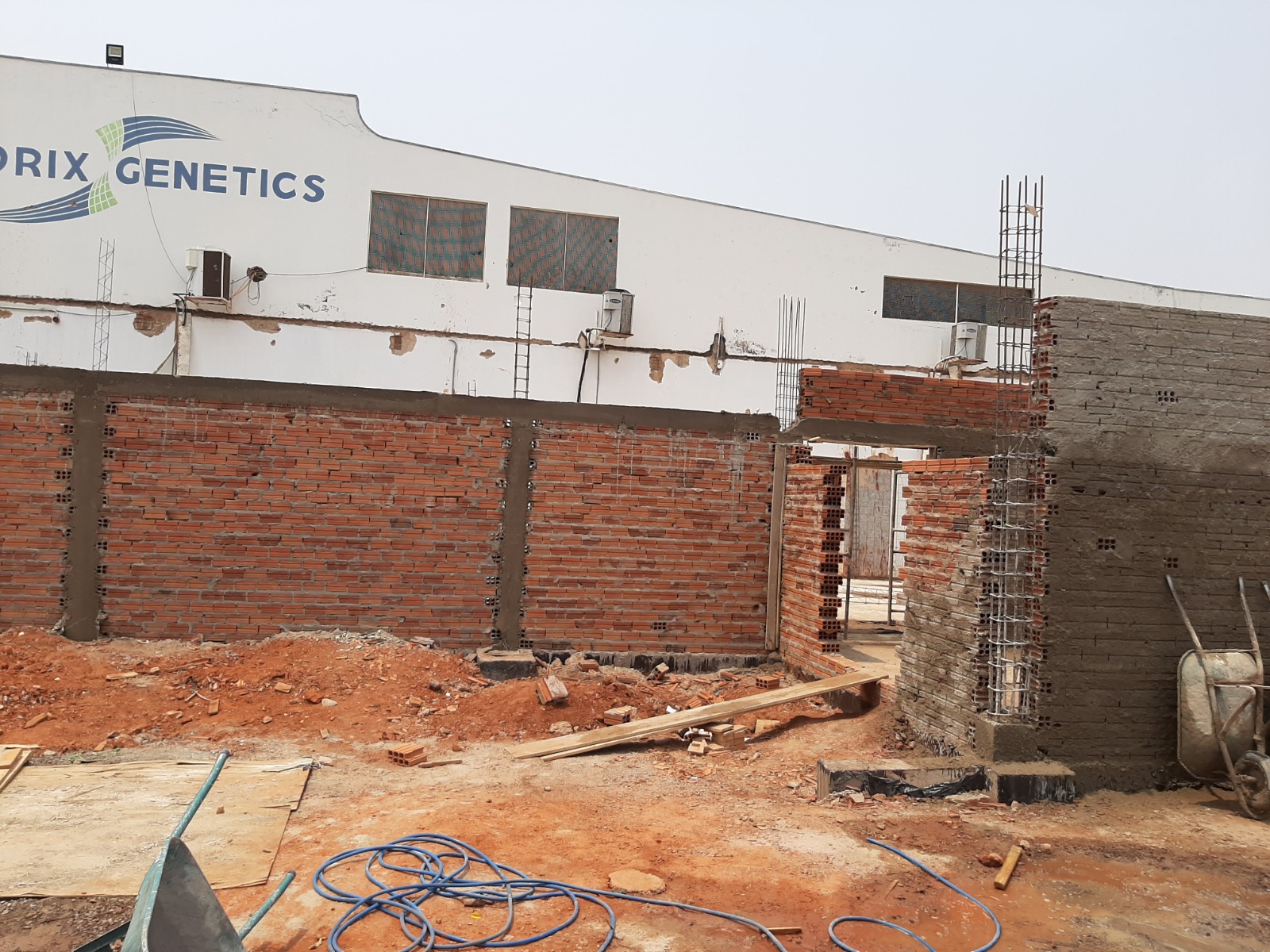 Equipe Vizan em obra industrial