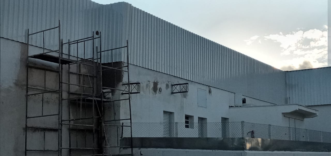 Fábrica da Lactalis com telhas sanduíche